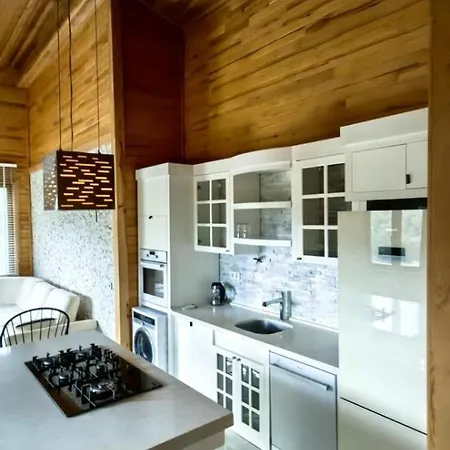 Villa Cedar With Nature Views *